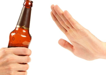 Refusing to Drink, A Chinese Man is Attacked with Knife