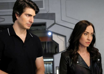 Arrowverse Legends of tomorrow Brandon Routh Courtney Ford