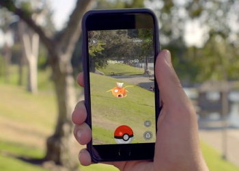 Pokemon GO Grandpa Plays Game With 64 Phones at Once