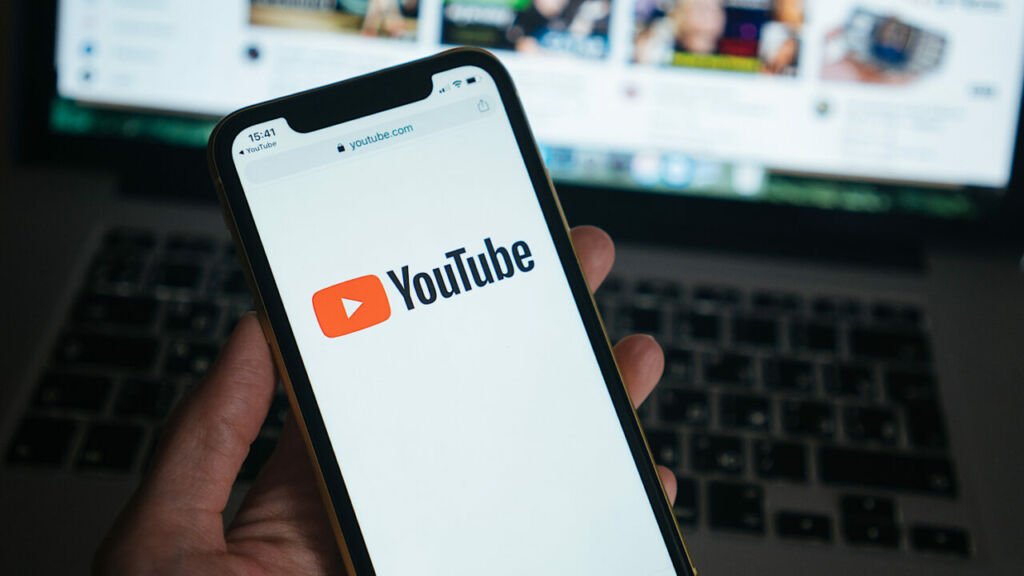 How to Download YouTube Videos on a Smartphone Without any Applications